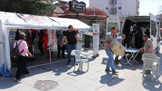 İşten çıkarılan belediye işçileri eylemlerini sonlandırdı