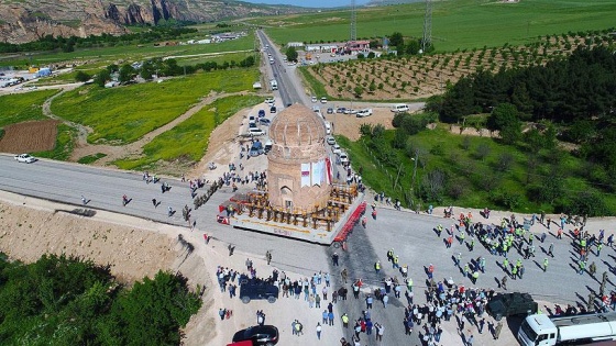 'İstersek en büyük barajları yapar, tarihi eserleri de taşırız'