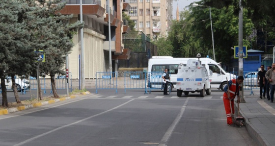 İstihbarat uyardı, valilik bariyer ve beton bloklarla tedbir aldı