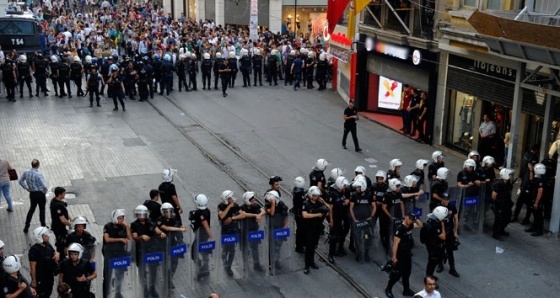 İstiklal Caddesi'nde 'Gezi' arbedesi! 1 polis yaralandı