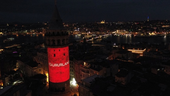 İstiklal Marşı'nın 100. yılına özel Galata Kulesi'nde ışık gösterisi bu akşam da yapılacak