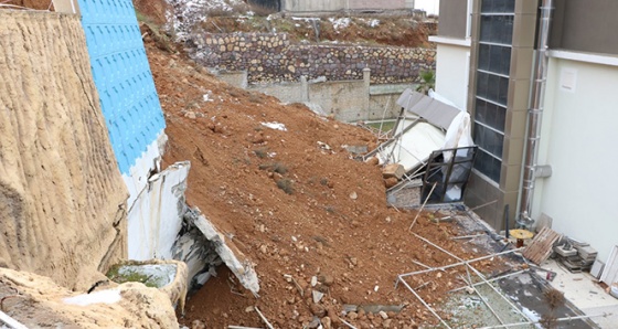 İstinat duvarı böyle çöktü