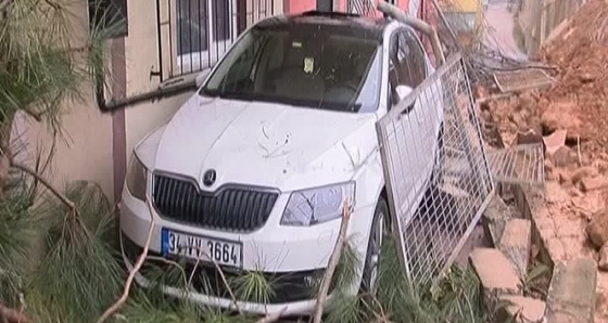 İstinat duvarı çöktü, vatandaş tedirgin oldu