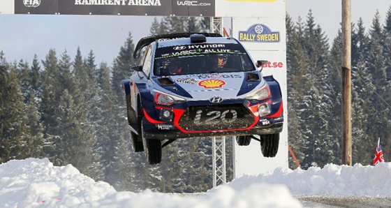 İsveç Rallisinde kazanan Thierry Neuville