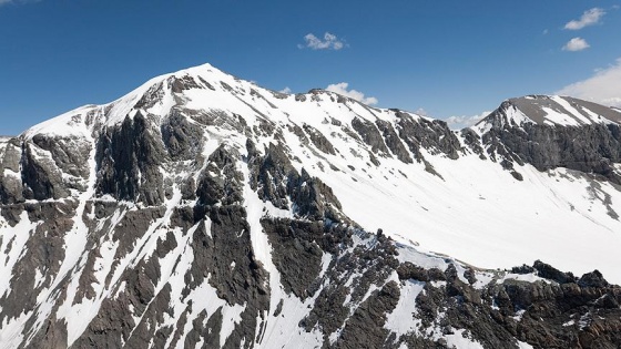 İsviçre'de Alp Dağlarında uçak düştü: 20 ölü