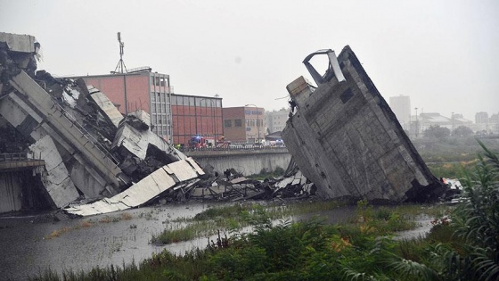 İtalya'da otoyol köprüsü çöktü: 11 ölü