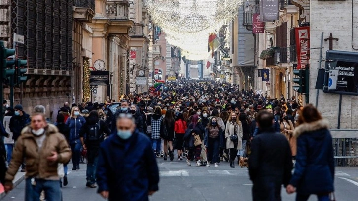 İtalya'da Kovid-19 bulaşanların sayısı 12 milyonu geçti