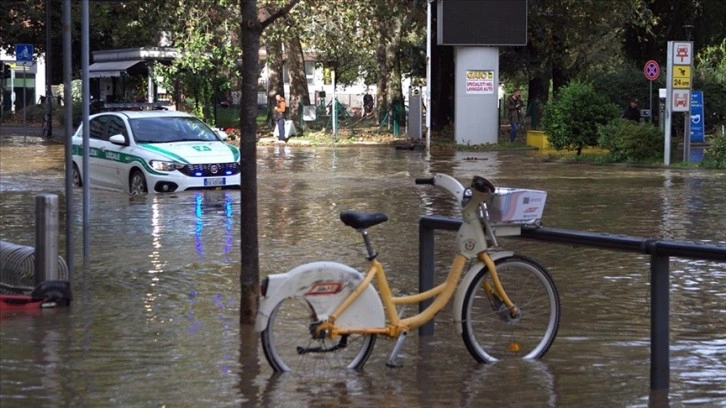 İtalya'da olumsuz hava koşulları nedeniyle 1 kişi öldü, 1 kişi kayboldu