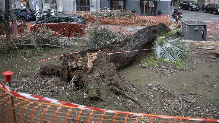 İtalya'da olumsuz hava şartları sebebiyle 1 kişi öldü