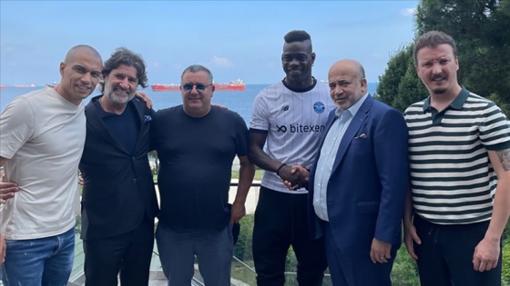 İtalyan forvet Mario Balotelli Adana Demirspor'da