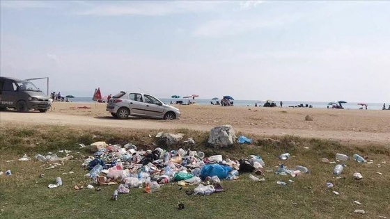 İtalyan Koyu'nda 'düşüncesiz tatilcinin' çöpleri doğal güzelliği bozuyor