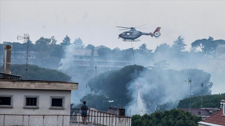 İtalya'nın batısındaki orman yangınında 120 kişi tahliye edildi