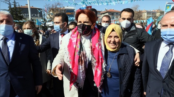 İYİ Parti Genel Başkanı Akşener, Sincan ilçesindeki kadınlarla bir araya geldi