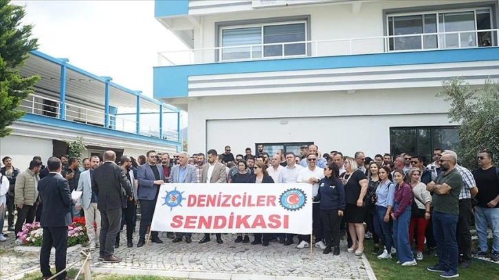 İZDENİZ AŞ'de toplu sözleşme görüşmelerinde uzlaşılamamasına, gemi düdükleriyle tepki