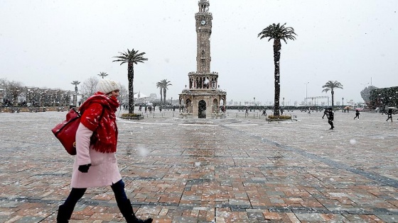 İzmir beyaza büründü