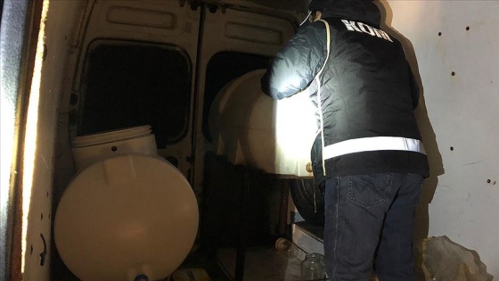 İzmir'de 1251 litre sahte içki ele geçirildi, 7 kişi gözaltına alındı