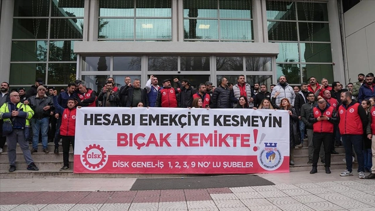 İzmir'de belediye iştiraki iki şirketin çalışanları iş bıraktı