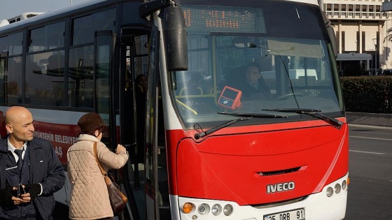 İzmir'de emeklilerden ulaşım zammına tepki