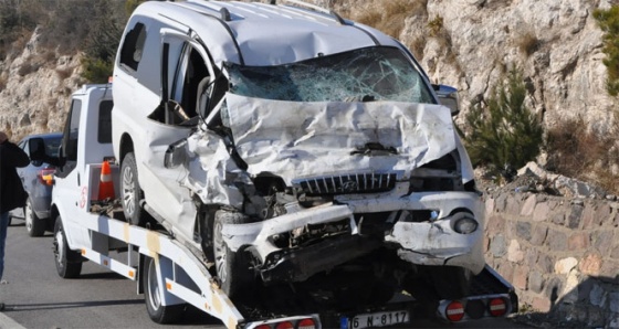 İzmir’de feci kaza: 2 ölü