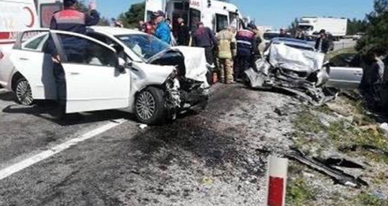 İzmir'de feci kaza: 2 ölü, 6 yaralı