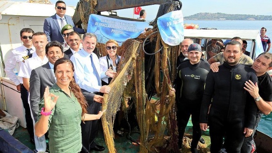 İzmir'de 'hayalet ağ' temizliği