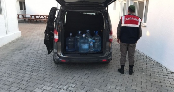 İzmir'de kaçak içki operasyonu: 3 gözaltı