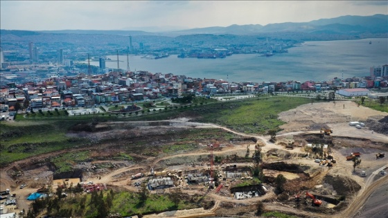 İzmir'de TOKİ tarafından depremzedeler için yapılan konutlar yükselmeye başladı