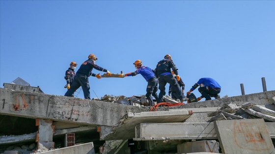 İzmir'deki depremin kahramanı AFAD ekipleri zorlu tatbikatlarla olası afetlere hazırlanıyor