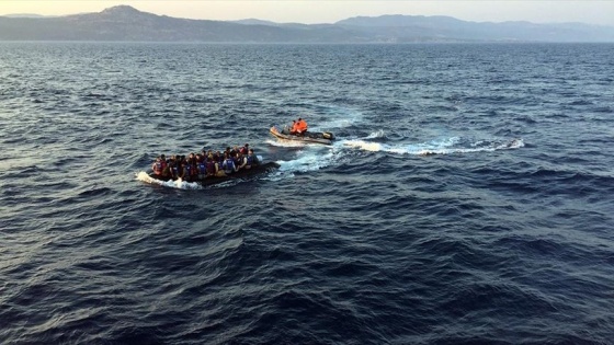 İzmir'in Çeşme ilçesi açıklarında lastik botun batması sonucu 3 sığınmacı öldü