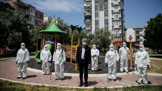 İzmir'in kadın dezenfeksiyon timi Kovid-19/ koronavirüse savaş açtı