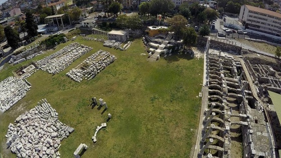 İzmir'in son antik kenti tarihe tanıklık ediyor