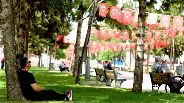 İzmir, Kocaeli ve Sakarya'da sıcak hava etkili oldu