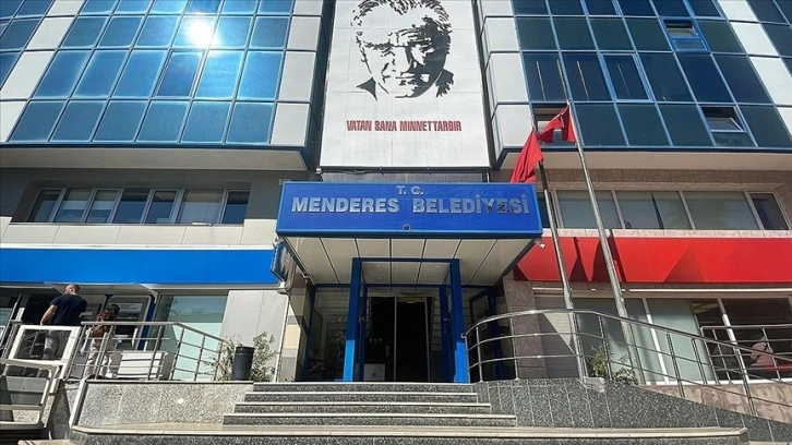 İzmir Menderes Belediyesine yönelik yolsuzluk operasyonunda 27 şüpheli yakalandı