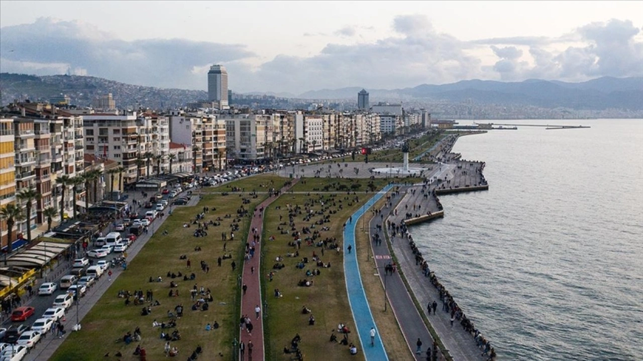 İzmir Valiliğinden Ege Denizi'ndeki sismik hareketliliğe ilişkin açıklama