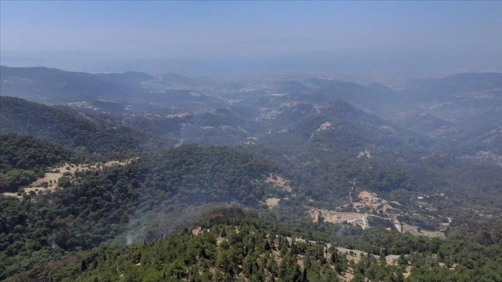 İzmir Yamanlar'daki yanan alanlar havadan görüntülendi