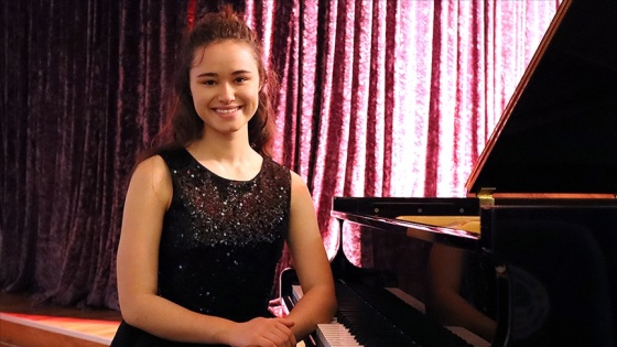 İzmirli genç piyanist uluslararası yarışmada birinci oldu