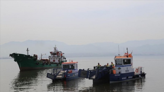 İzmit Körfezi'nden 1 yılda 400 ton çöp toplandı