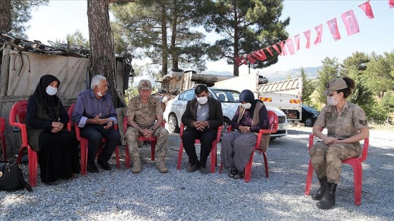 Jandarma Komutanından şehit Uzman Onbaşı Gündeş'in ailesine anlamlı ziyaret