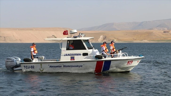 Jandarma timi, Ilısu Baraj Gölü'nde 7/24 görev başında