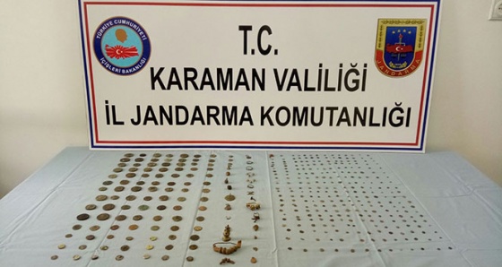 Jandarmanın durdurduğu otomobilde çok sayıda tarihi eser ele geçirildi