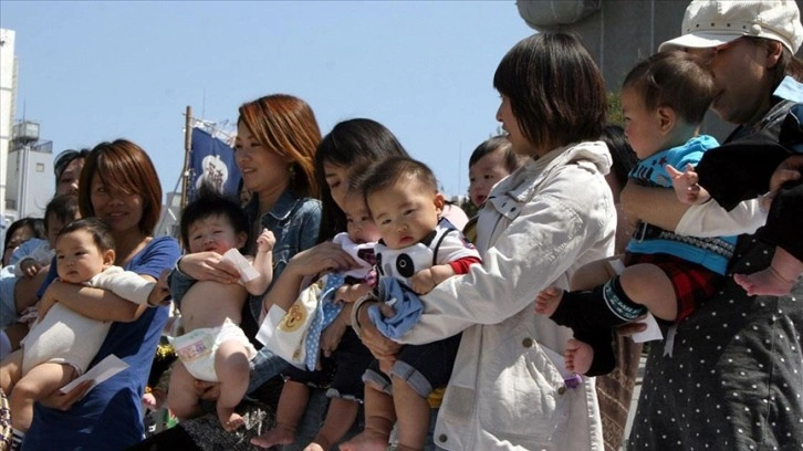 Japon kadınların yüzde 50'si çalışma hayatı ve evlilik arasında denge bulmakta zorlanıyor