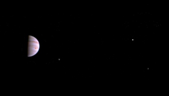 Jüpiter'in yörüngesinden ilk görüntüler
