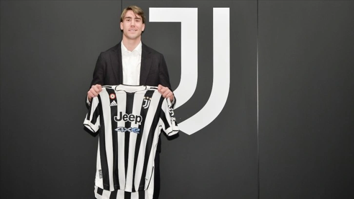 Juventus, Dusan Vlahovic'i transfer etti