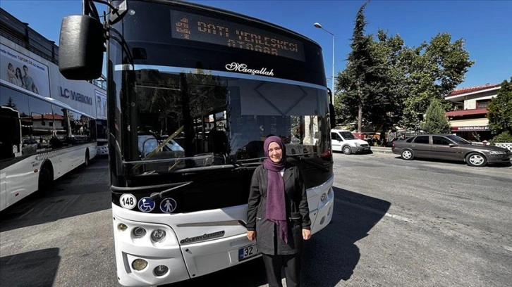 Kadın otobüs şoförü eşiyle vardiyalı çalışıyor