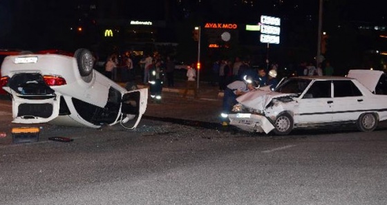 Kadın sürücünün çarptığı otomobil takla attı: 4 yaralı