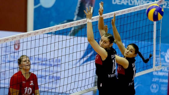 Kadın Voleybol Milli Takımı adını çeyrek finale yazdırdı