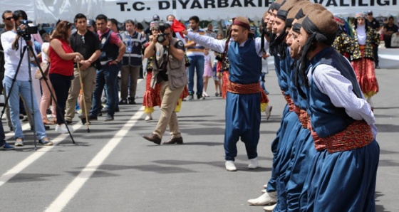 Kahraman polis suda mahsur kalan yaşlı adam için hayatını tehlikeye attı