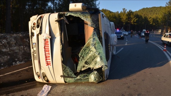 Kahramanmaraş'ta midibüs ile kamyonet çarpıştı: 26 yaralı