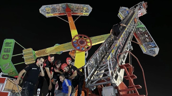 Kahramanmaraş'ta lunaparkta yüksekte 1 saat asılı kalan 23 kişi kurtarıldı