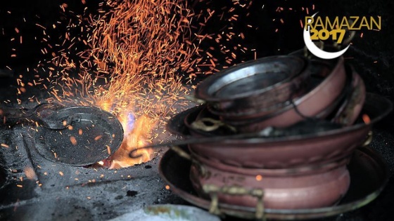 Kalaycının körüklü ocağı bayram mesaisinde